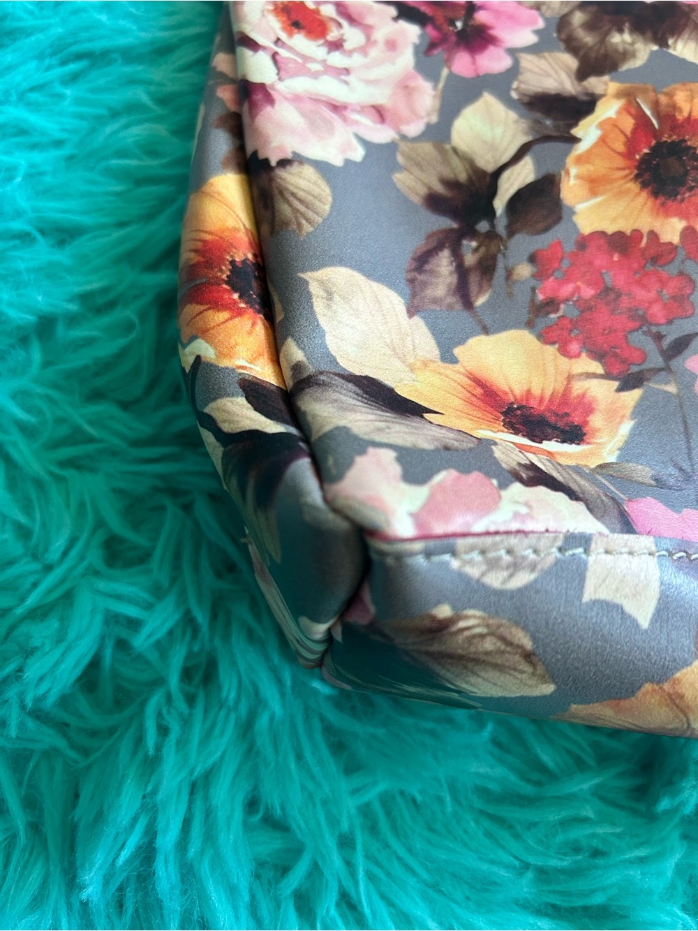Cavalcenti Floral Print Wristlet Clutch in Gray with Pink & Yellow Blooms - Picture 13 of 16
